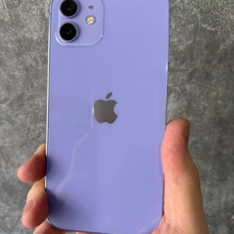 iPhone 12 morado